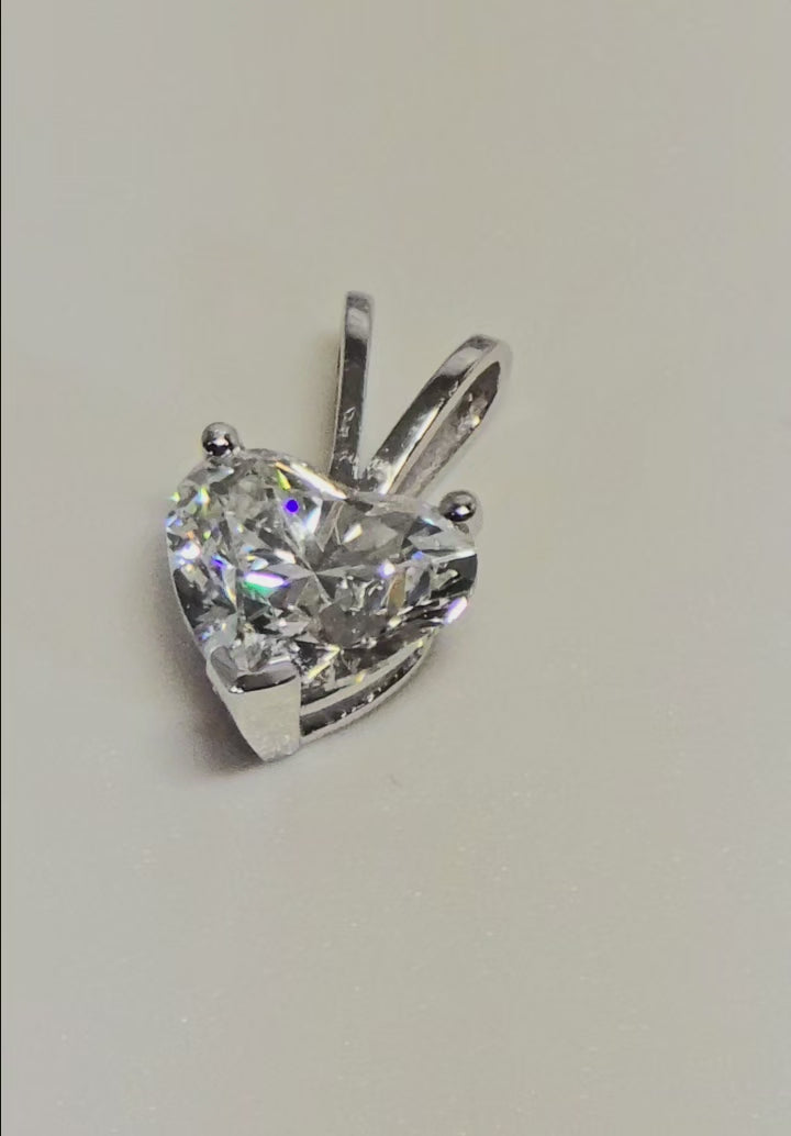 1.04 Carat Heart Shape Cut Lab Grown Diamond Pendant in 14K Gold